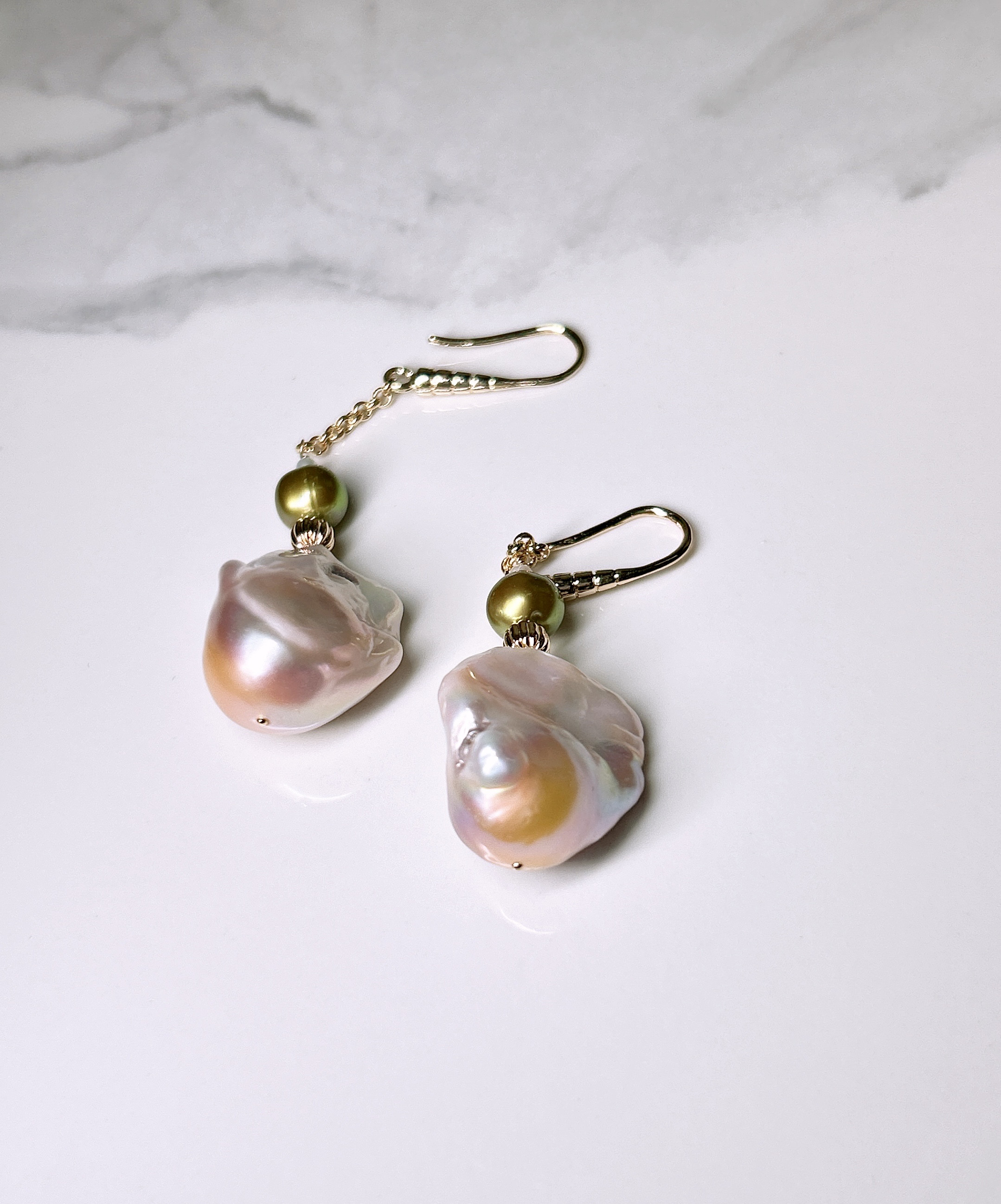 一点物14kgf☆レア！大粒オレンジ〜オーロラパープル！オイスターバロックパールの和風チェーン一粒ピアス