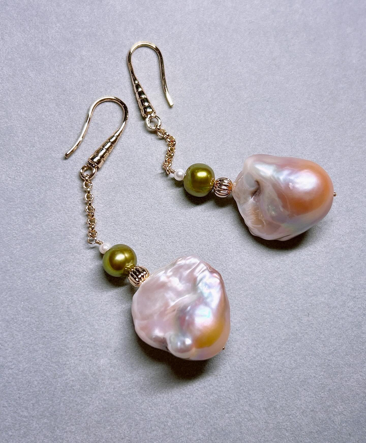 一点物14kgf☆レア！大粒オレンジ〜オーロラパープル！オイスターバロックパールの和風チェーン一粒ピアス