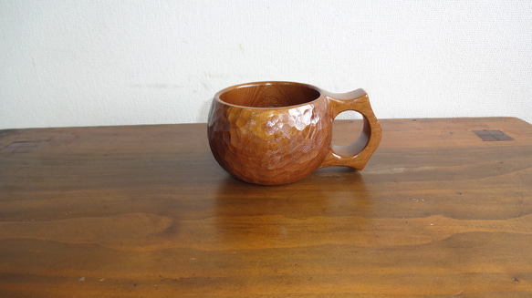 御蔵島の島グワの一木彫りコーヒーカップ 3枚目の画像