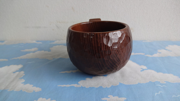 由來自禦倉島瓜島的一塊木頭雕刻而成的咖啡杯。 第12張的照片