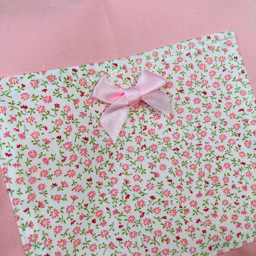 ハンドメイド　ドールキャリア　くすみピンク　花柄 抱っこ紐 おんぶ紐 ドールキャリア ハンドメイド 人形 ピンク