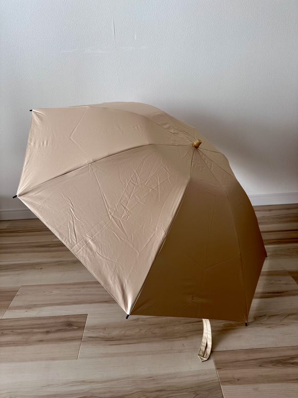 日傘 雨傘 折りたたみ傘  逆さま傘 骨8本 竹ハンドル 晴雨兼用 完全遮光 UPF50 99％UVカット ベージュ 4枚目の画像