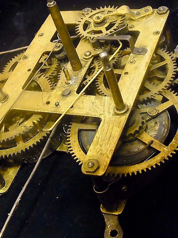 本物志向。戦前に製造された、柱時計の機械です。h -207 3枚目の画像