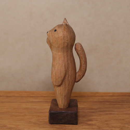 木彫り 招き猫（右手）ネコの置物（木材：チェリー/ウォルナット）（No