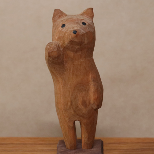 木彫り 招き猫（右手）ネコの置物（木材：チェリー/ウォルナット）（No