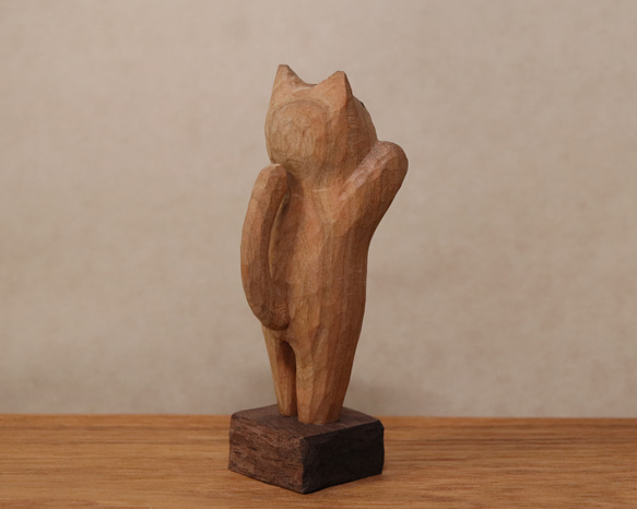 木彫り 招き猫（右手）ネコの置物（木材：チェリー/ウォルナット）（No.N0001） 8枚目の画像