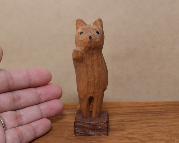 木彫り 招き猫（右手）ネコの置物（木材：チェリー/ウォルナット）（No.N0002） 13枚目の画像