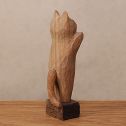 木彫り 招き猫（右手）ネコの置物（木材：チェリー/ウォルナット）（No.N0002） 7枚目の画像