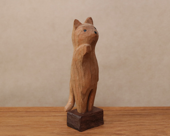 木彫り 招き猫（右手）ネコの置物（木材：チェリー/ウォルナット）（No.N0002） 9枚目の画像