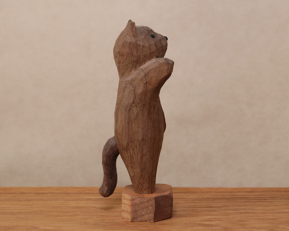 木彫り 招き猫（右手）ネコの置物（木材：ウォルナット/チェリー）（No.N0003） 9枚目の画像