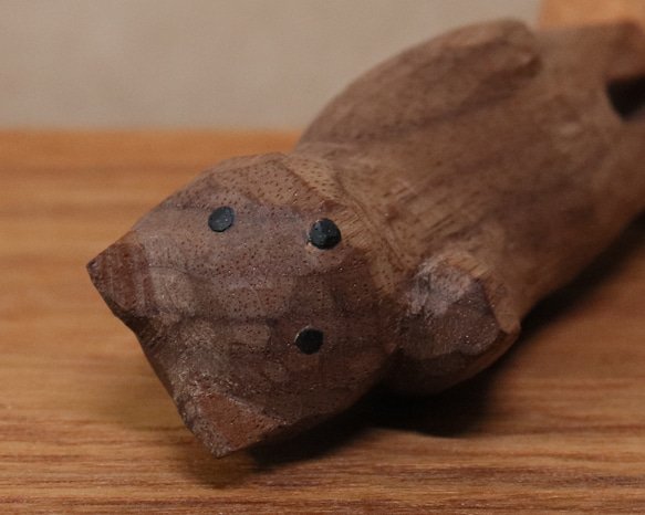 木彫り 招き猫（右手）ネコの置物（木材：ウォルナット/チェリー）（No.N0003） 11枚目の画像