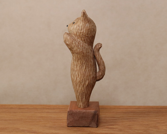 木彫り 招き猫（左手）ネコの置物（木材：水楢/チェリー）（No.N0004） 6枚目の画像