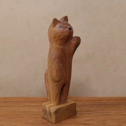 木彫り 招き猫（左手）ネコの置物（木材：胡桃/山桜）（No.N0005） 12枚目の画像