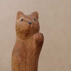 木彫り 招き猫（左手）ネコの置物（木材：胡桃/山桜）（No.N0005） 5枚目の画像