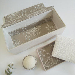 小箱付きお裁縫箱とふんわりピンクッションのセット（カルトナージュ、刺繍、ブラウン） 4枚目の画像