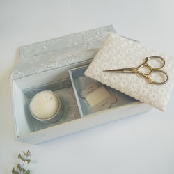 小箱付きお裁縫箱とふんわりピンクッションのセット（カルトナージュ、刺繍水色） 4枚目の画像