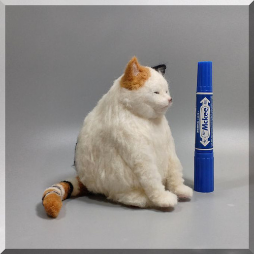 A猫 羊毛フェルト　でかい三毛猫【ハンドメイド　ぬいぐるみ ハンドメイド ぽっちゃり三毛猫さん お座り 羊毛フェルト ソフト