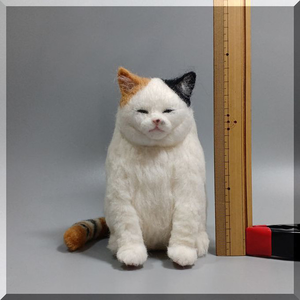 羊毛フェルト　猫　ぽっちゃりな三毛猫さん　デブ猫　ブサ猫　ねこ　ネコ　猫フィギュア 3枚目の画像