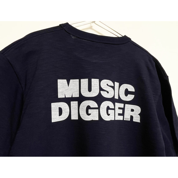 フェード感がいい感じ ファンクの45回転盤をテーマにした音楽系Tシャツ【ネイビー】厚めヴィンテージ生地 半袖クルーネック 6枚目の画像