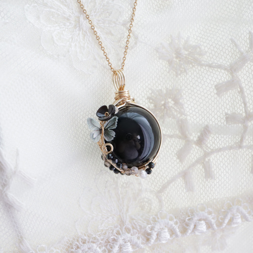 モリオン（黒水晶）スフィア《静寂の守り、夜の蝶》 ペンダントトップ