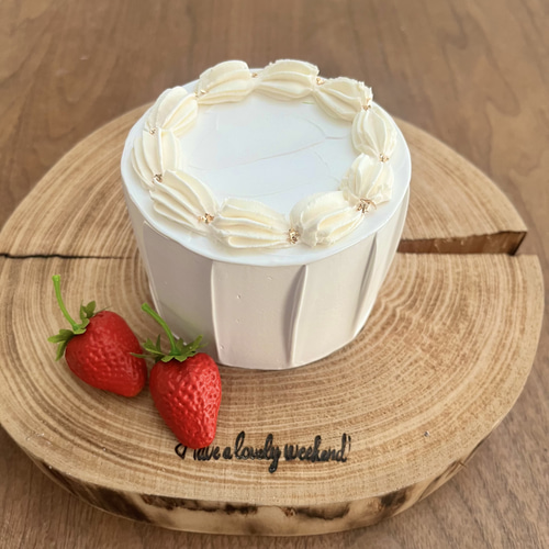 手のひらサイズ✨ホイップクリームクレイケーキ 土台 雑貨