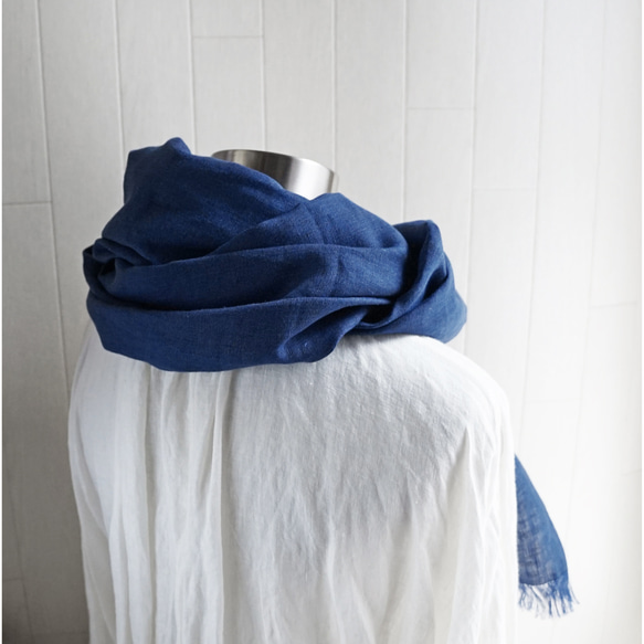 高品質義大利亞麻披肩，深寶藍色，180 厘米，藍色 x 黑色 第4張的照片