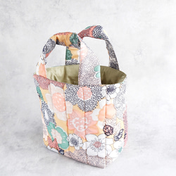 特集掲載◆春のお出かけに♪quilting totebag（ビタミンカラーのお花たち） 2枚目の画像