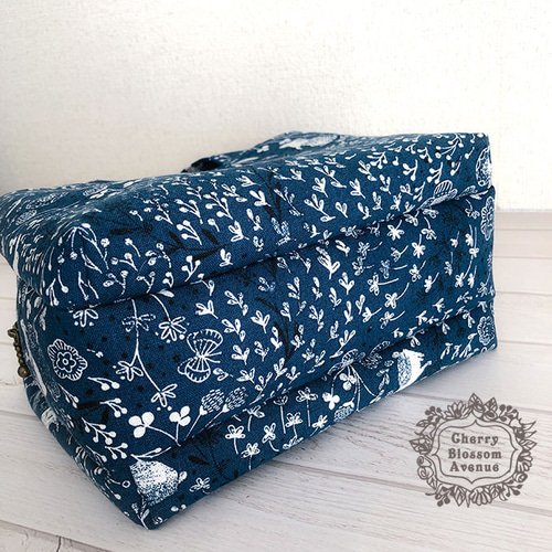 あおりポケット付きトートバッグ 草原うさぎ＊Navy トートバッグ