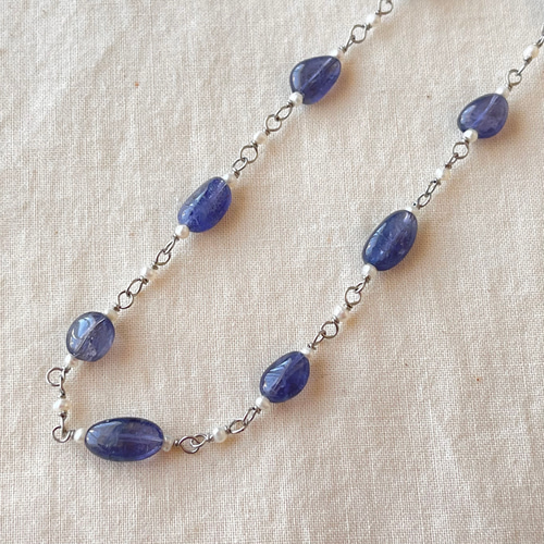 アイオライトと淡水パールのロングネックレス （Nー203） ネックレス