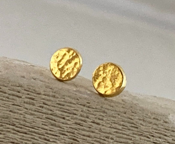 H様オーダーメイドK24 Pure Gold Moon ◇小さな純金の満月◇リサイクルK24厚めのスタッドピアス片耳分～ 5枚目の画像