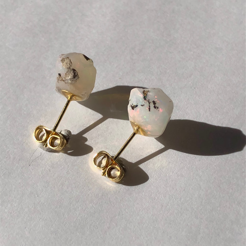 一点もの】 オパール 原石 ピアス 鉱物 天然石 金属アレルギー対応 