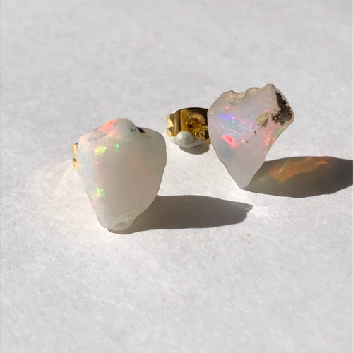 一点もの】 オパール 原石 ピアス 鉱物 天然石 金属アレルギー対応