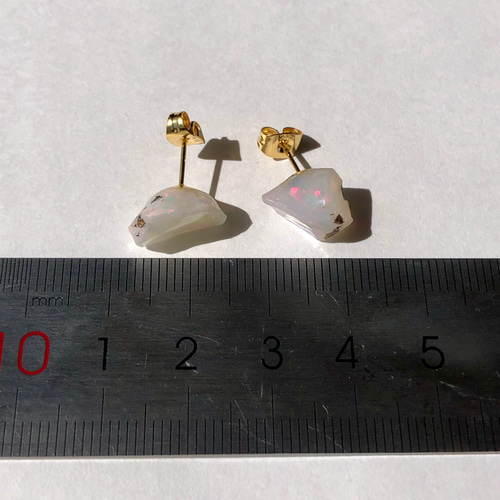 一点もの】 オパール 原石 ピアス 鉱物 天然石 金属アレルギー対応