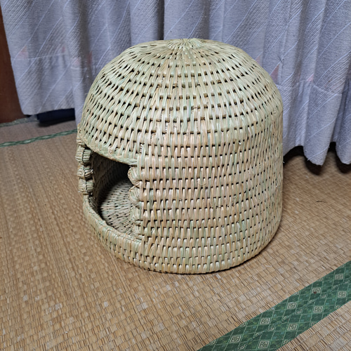 おわん型　猫ちぐら(稲わら製品)、猫ベッド　作品no.42 43112b3e1cbf6a9312a8426c26501e