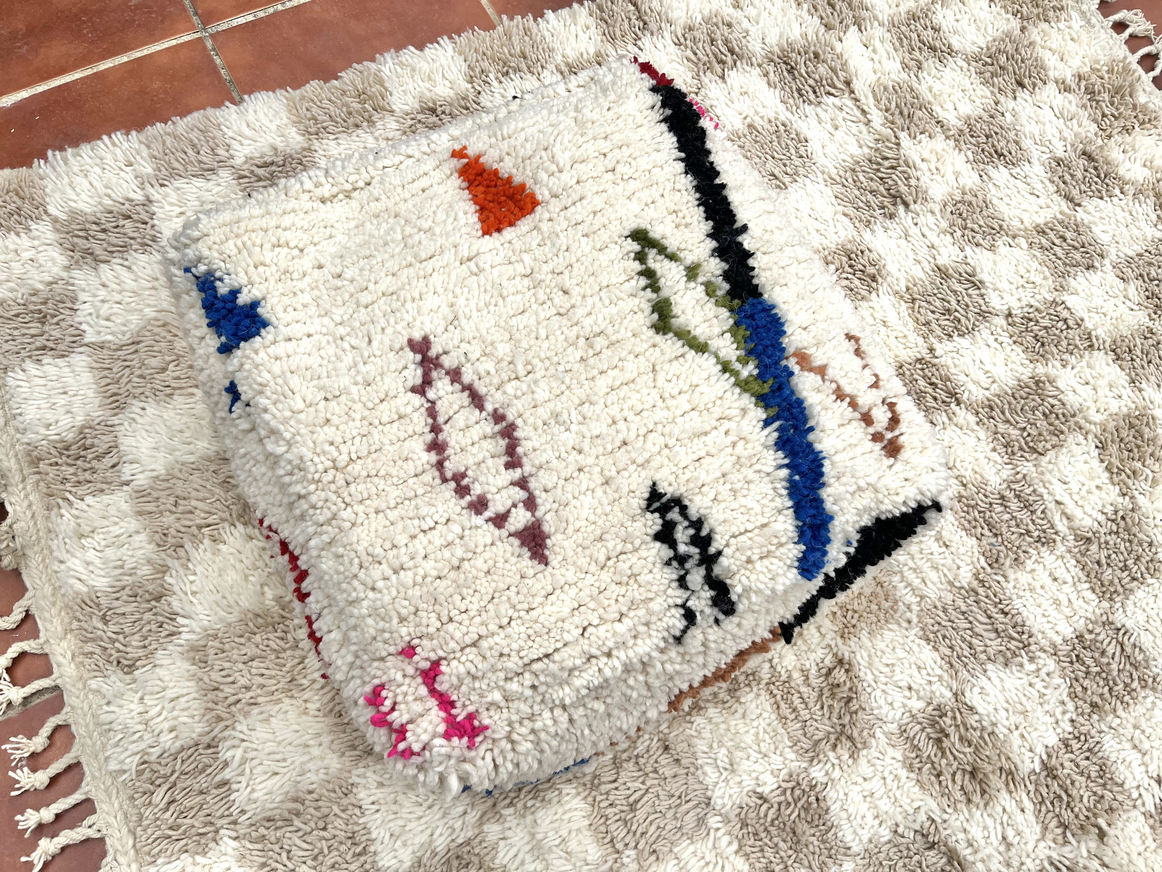 モロッコ　プフ　pouf アジラル　オットマン クッション　ラグ　133 18,500円