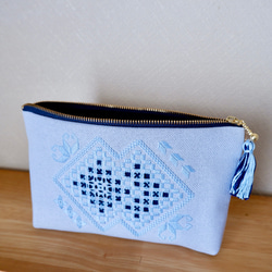 【単-HITOE-シリーズ】和洋刺繍のタッセルポーチ＊水色【こぎん刺し×ハーダンガー刺繍】 6枚目の画像