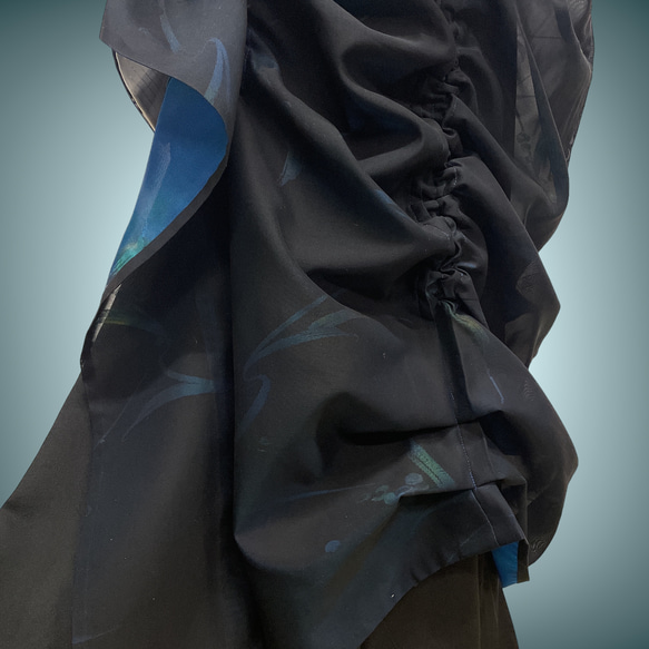 ドレープ際立つ 着物ガウン 裾袖クシュ 絽  着物リメイク 和柄男女兼用 フリーサイズ K60304 5枚目の画像