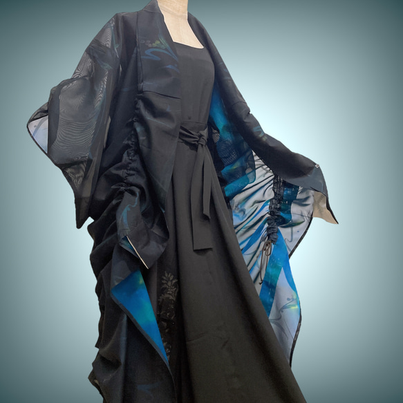 ドレープ際立つ 着物ガウン 裾袖クシュ 絽  着物リメイク 和柄男女兼用 フリーサイズ K60304 11枚目の画像