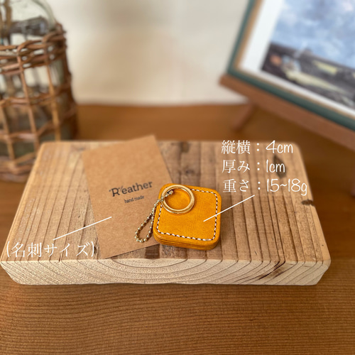 ネックストラップのウェイトにもなるレザーチャーム♪（イエロー