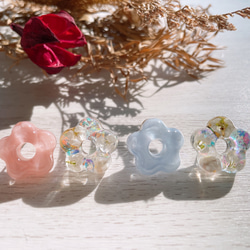 ちょこんとお花　花　お花　フラワー　レジン　レジンアクセサリー　アレルギー対応　ピンク　ミルクピンク　イヤリング　ピアス 5枚目の画像