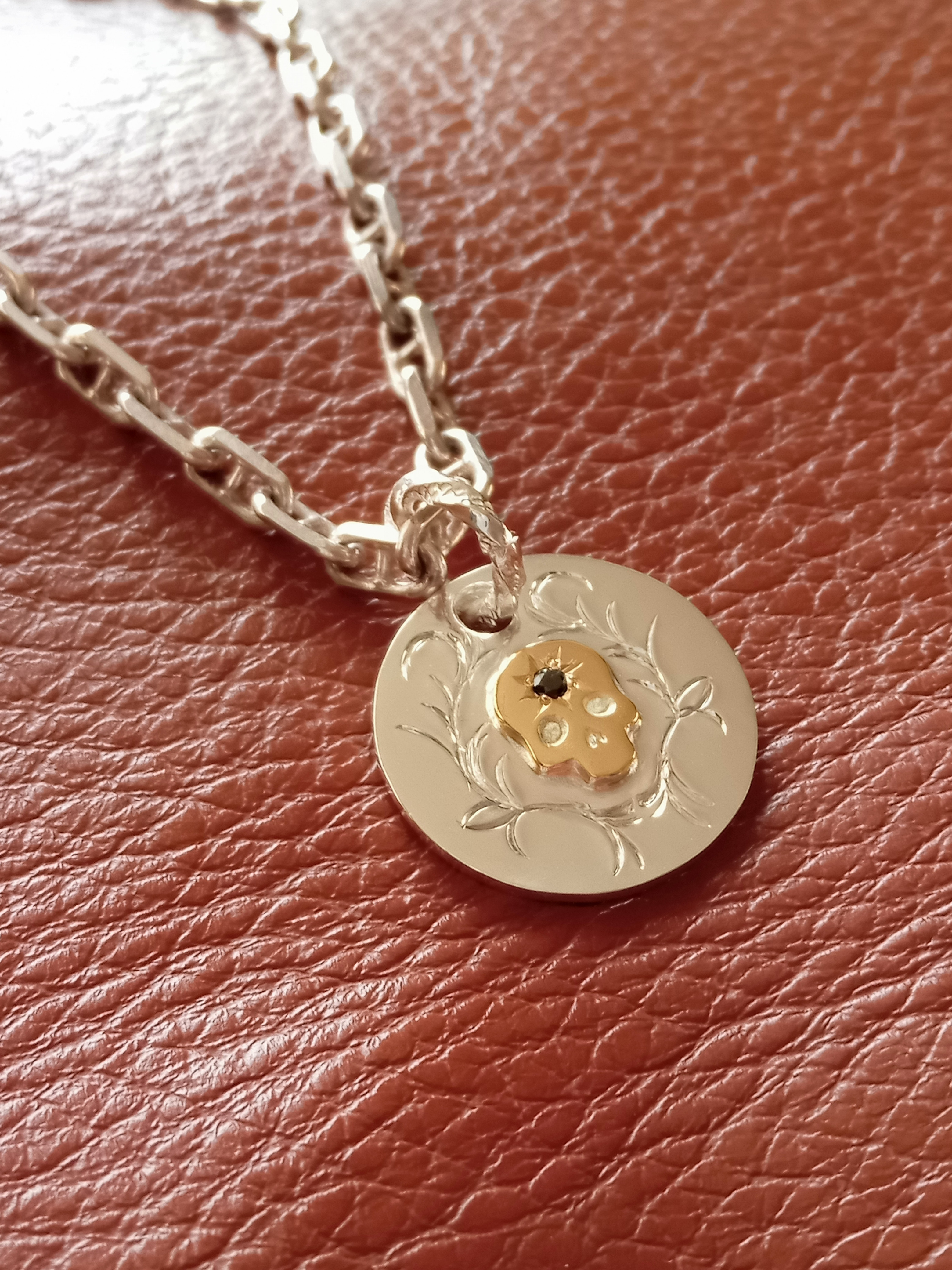 SV950K18スカルペンダントメンズレディース　ブラックダイヤモンド五光留め