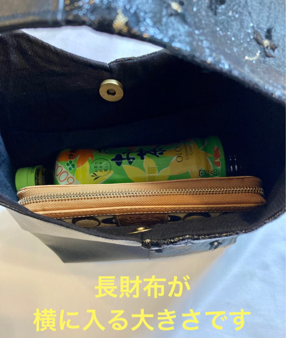 軽量ラウンドバッグ　刺繍入り 日本製フェイクレザー　ミニサイズバッグ　長財布も入る　ワンハンドルバッグ 5枚目の画像