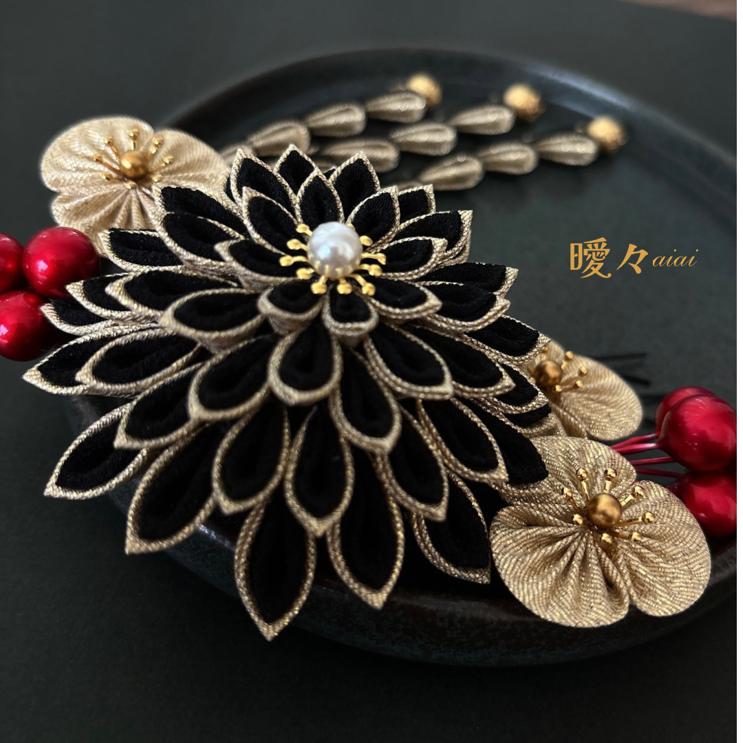 つまみ細工髪飾り　和装　着物　振袖　袴　色打掛　成人式　卒業式　結婚式　黒　ゴールド