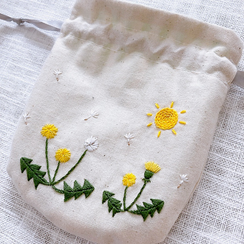 handmade刺繍巾着 ストライプ×タンポポ（癒される音楽とゆっくりと  