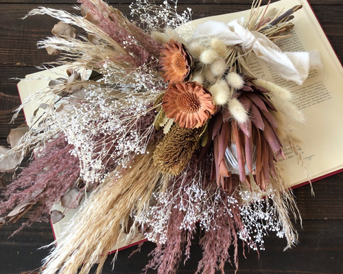 ドライフラワー　プロテア&ふわふわパンパスグラスの大人アンティークスワッグ♪ ドライフラワー プロテア&ふわふわパンパスグラスの大人