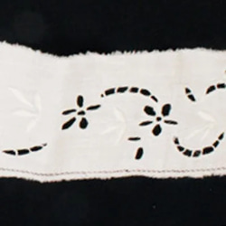 アンティーク カットワーク刺繍（No.820） 1枚目の画像