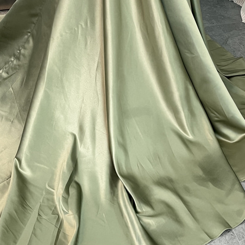 送料無料！人気上昇！パーティードレス グリーン オフショルダー シワ