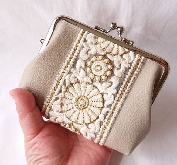 シックな大人がま口 財布 インド刺繍リボン カードポケット2つ付き