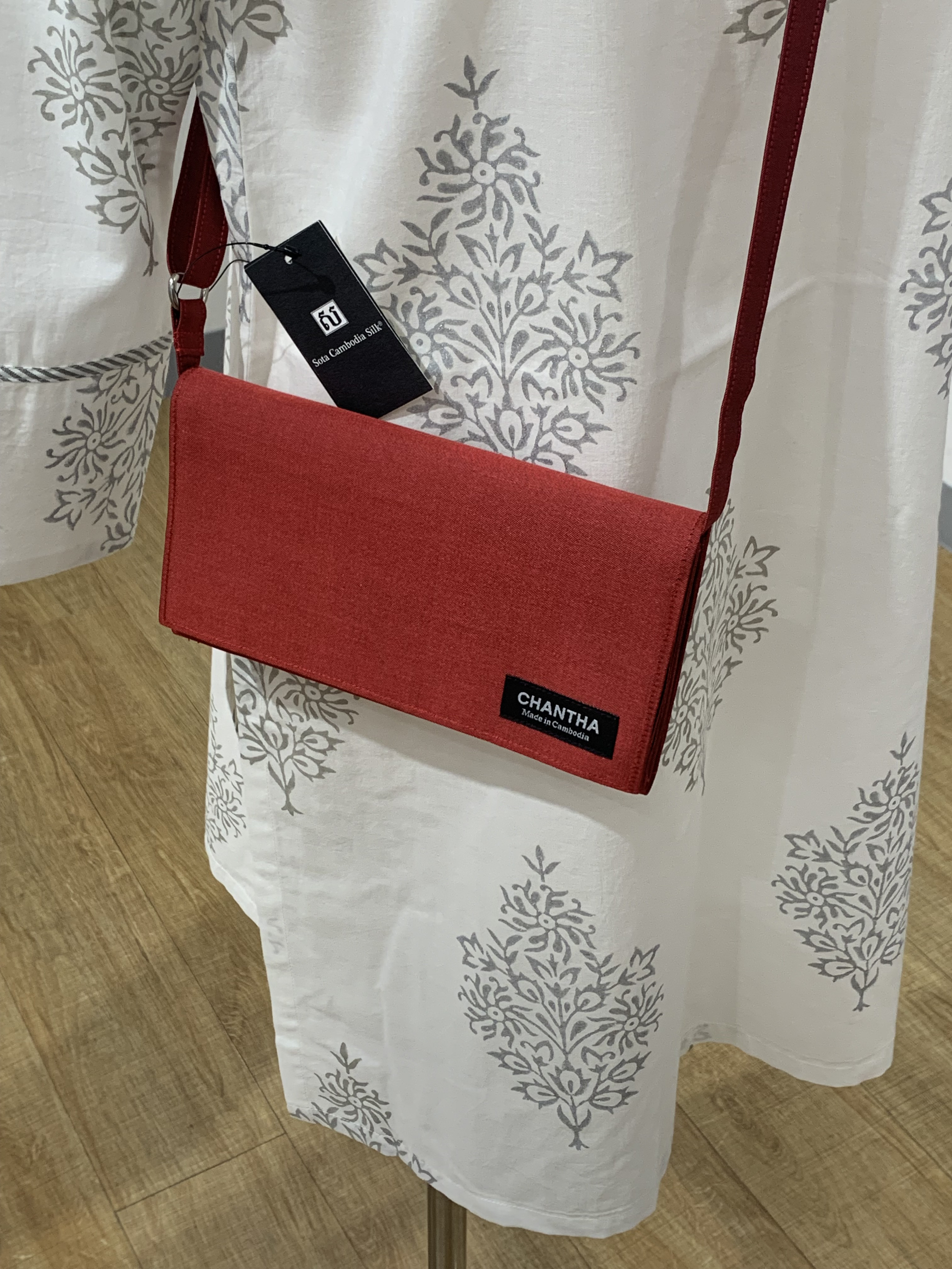 (限定3個) 財布　赤　緑　ピンク　ソウタカンボジアシルク　カンボジア　シルク　シルク