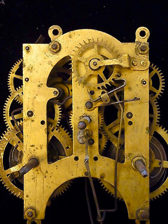 本物志向。戦前に製造された、柱時計の機械です。h -210 2枚目の画像